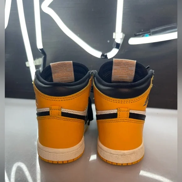 Air Jordan 1 “Taxi” - Picture 5 of 11